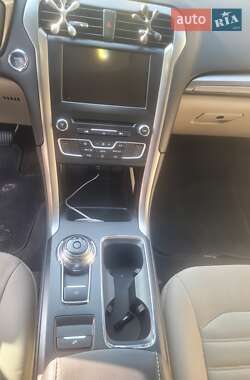 Седан Ford Fusion 2016 в 