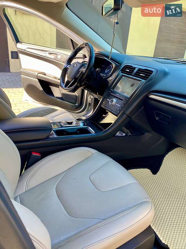 Седан Ford Fusion 2018 в Ізмаїлі