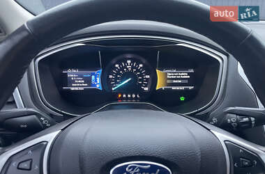 Седан Ford Fusion 2015 в 