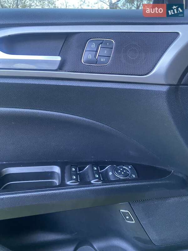 Седан Ford Fusion 2016 в Кропивницком