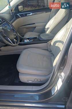 Седан Ford Fusion 2017 в 