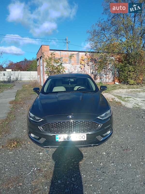 Седан Ford Fusion 2017 в 