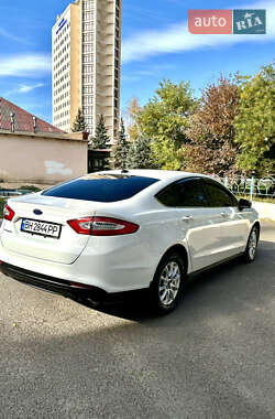 Седан Ford Fusion 2015 в 