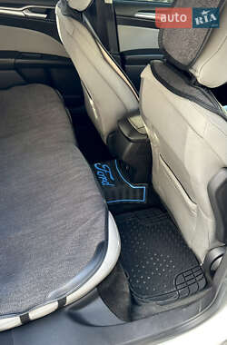 Седан Ford Fusion 2015 в 