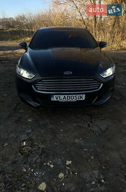 Седан Ford Fusion 2012 в Бучі