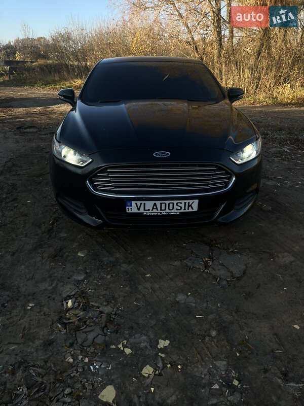 Седан Ford Fusion 2012 в Бучі