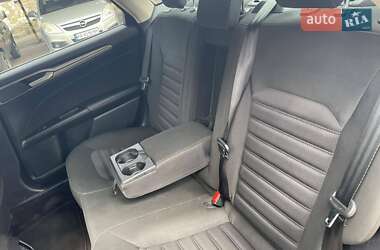 Седан Ford Fusion 2016 в 
