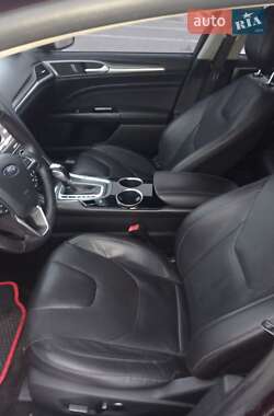 Седан Ford Fusion 2013 в 