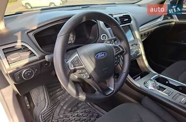 Седан Ford Fusion 2018 в 