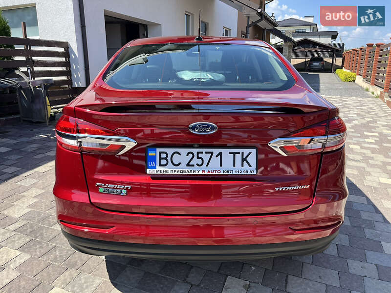 Седан Ford Fusion 2019 в Львові