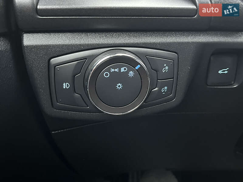 Седан Ford Fusion 2019 в Львові