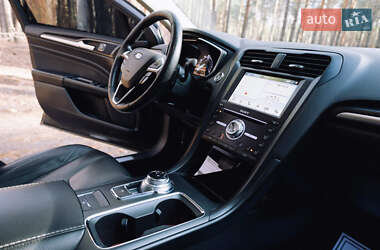 Седан Ford Fusion 2019 в 
