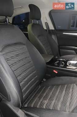 Седан Ford Fusion 2016 в 