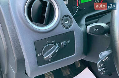 Хетчбек Ford Fusion 2012 в 