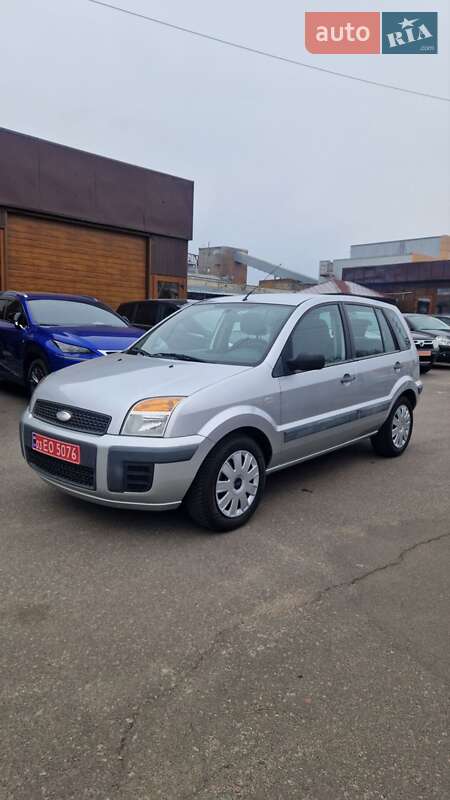 Хэтчбек Ford Fusion 2006 в 
