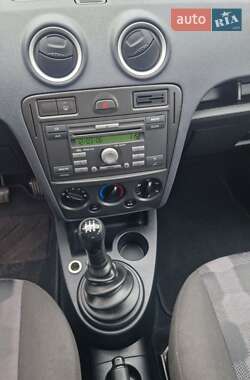 Хэтчбек Ford Fusion 2006 в 