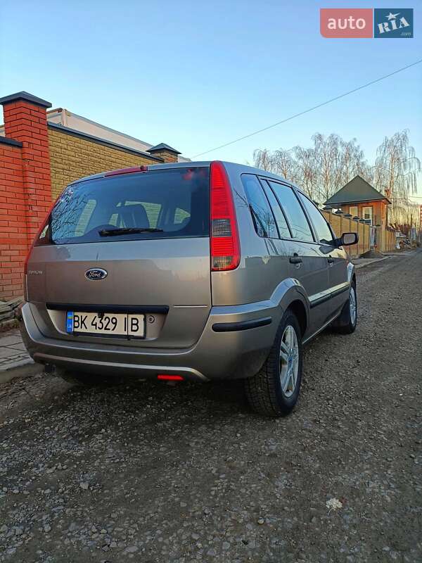 Хэтчбек Ford Fusion 2003 в Луцке