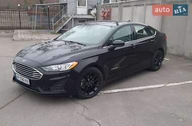 Седан Ford Fusion 2018 в 