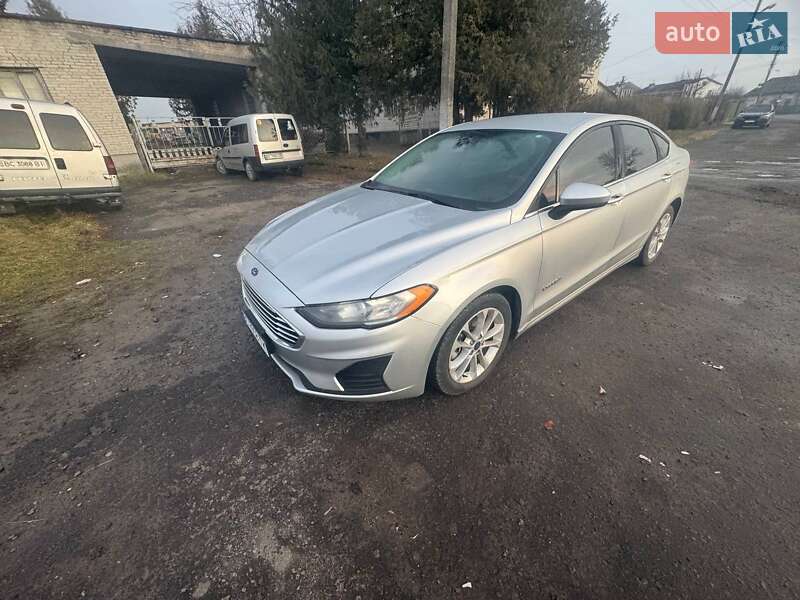 Седан Ford Fusion 2019 в Львове