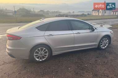 Седан Ford Fusion 2019 в 