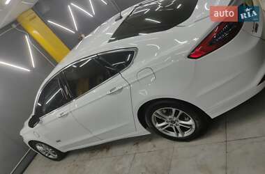 Седан Ford Fusion 2015 в 