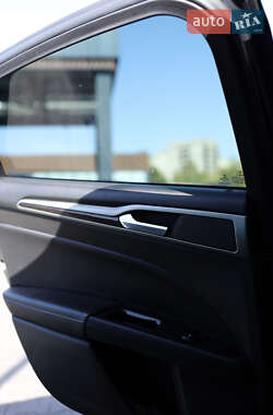 Седан Ford Fusion 2013 в 