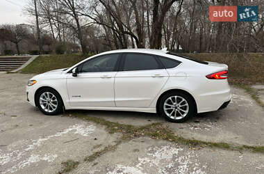 Седан Ford Fusion 2018 в 