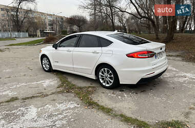 Седан Ford Fusion 2018 в 