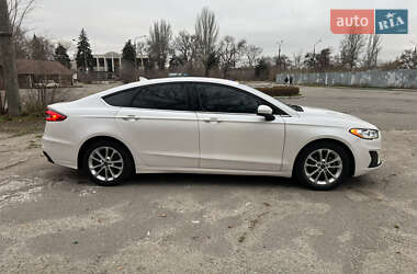 Седан Ford Fusion 2018 в 