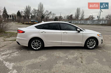 Седан Ford Fusion 2018 в 