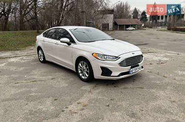 Седан Ford Fusion 2018 в 