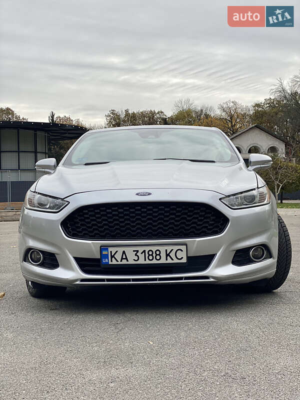 Седан Ford Fusion 2015 в 