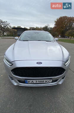 Седан Ford Fusion 2015 в 