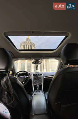 Седан Ford Fusion 2015 в 