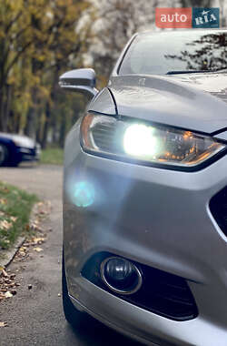 Седан Ford Fusion 2015 в 