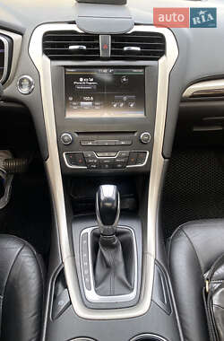 Седан Ford Fusion 2015 в 