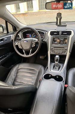 Седан Ford Fusion 2015 в 