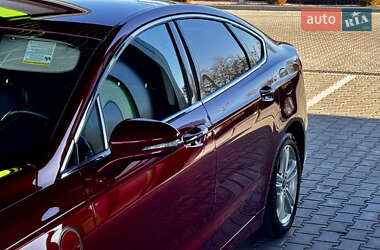 Седан Ford Fusion 2015 в 