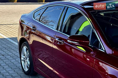 Седан Ford Fusion 2015 в 