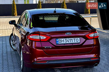 Седан Ford Fusion 2015 в 