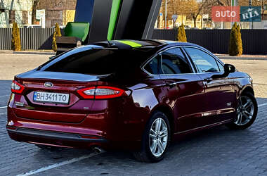 Седан Ford Fusion 2015 в 