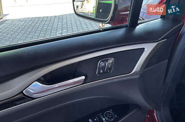 Седан Ford Fusion 2015 в 