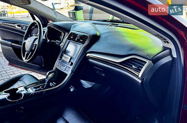 Седан Ford Fusion 2015 в 