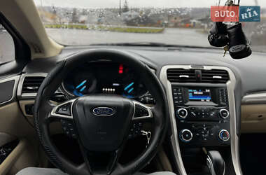 Седан Ford Fusion 2013 в 