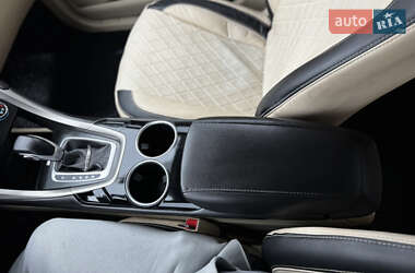 Седан Ford Fusion 2013 в 