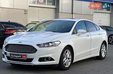 Седан Ford Fusion 2015 в 