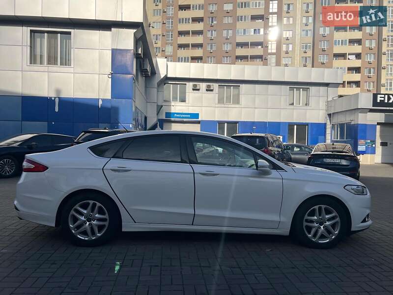 Седан Ford Fusion 2015 в Одесі