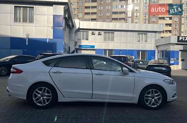 Седан Ford Fusion 2015 в 