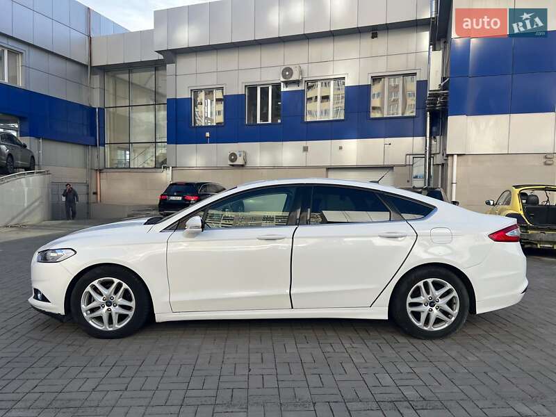 Седан Ford Fusion 2015 в Одесі