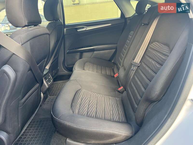 Седан Ford Fusion 2015 в Одесі